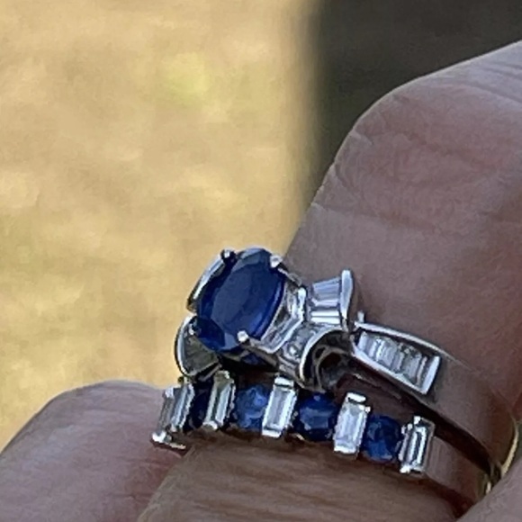 18K 750 Natural Sapphire 💙 & Emerald Cut Diamond 💎 Ring Set Appraisals $4720 - Picture 7 of 13